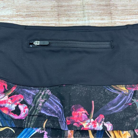 Lululemon Speed up Jungle Birds of Paradise Print Running Shorts / BLACK - Picture 6 of 7